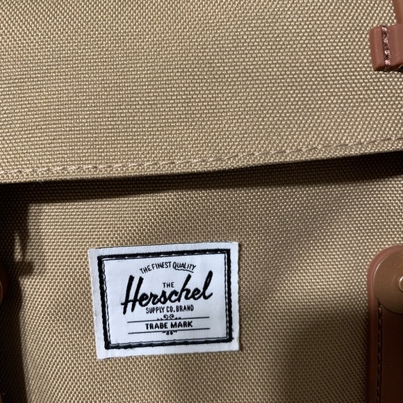 Herschel large backpack NWOT - Picture 2 of 9